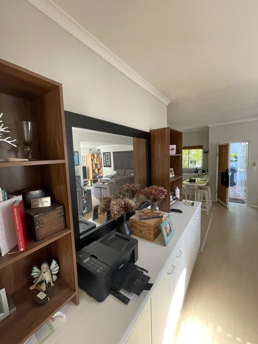 To Let 1 Bedroom Property for Rent in Harfield Village Western Cape